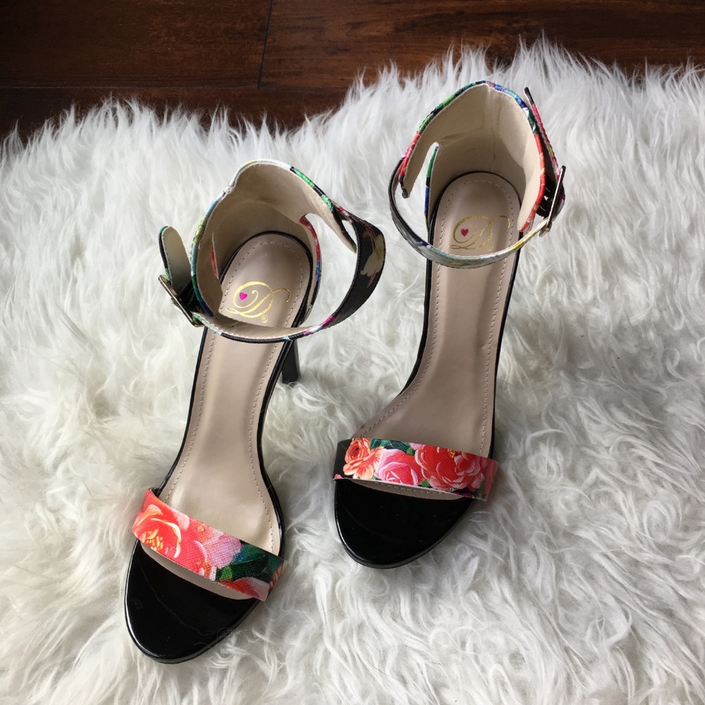 BRAND NEW! Super Cute Bright FLORAL Heels